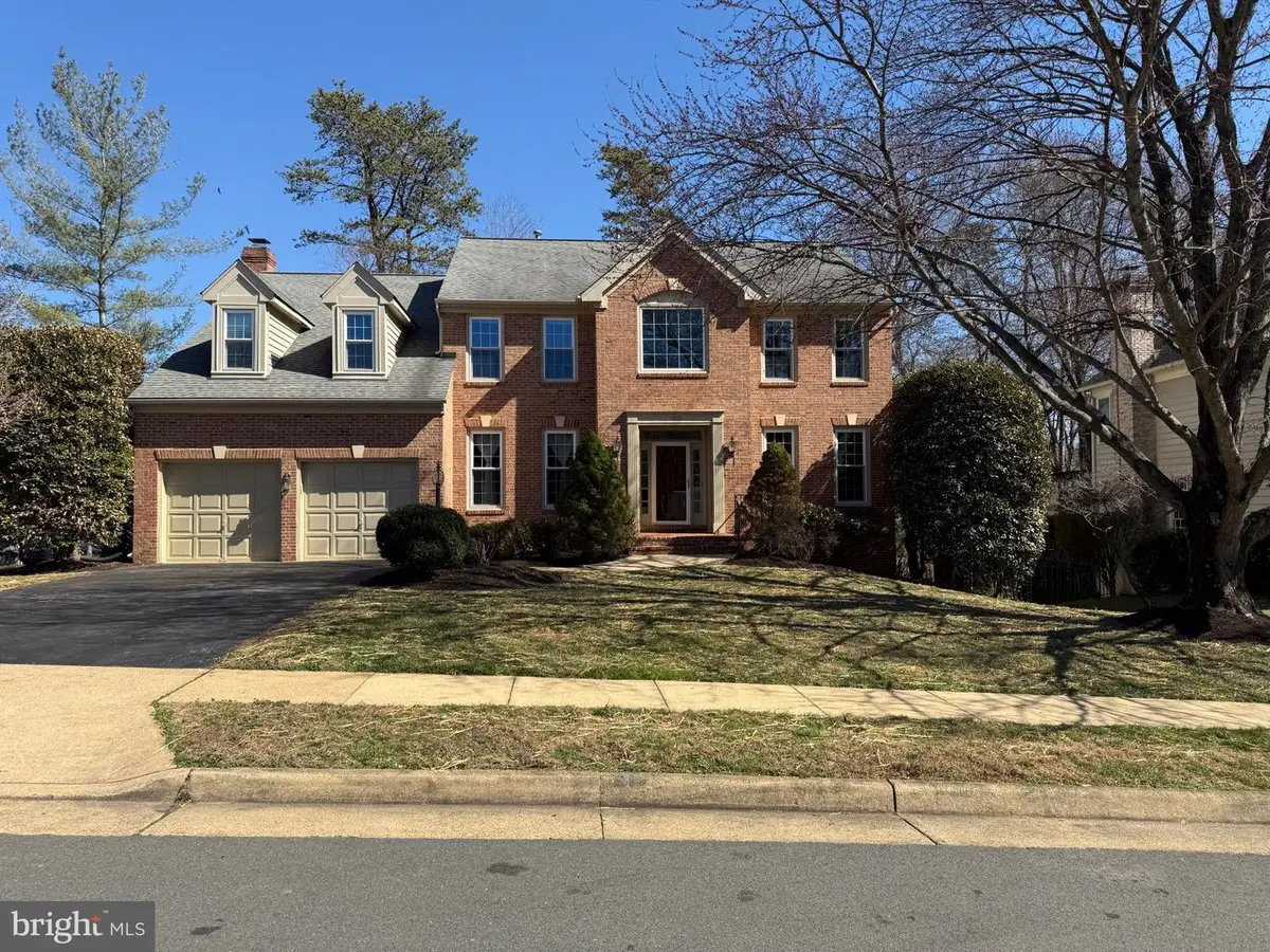 1800 Sunny Creek Cv, Vienna, VA 22182 - #1