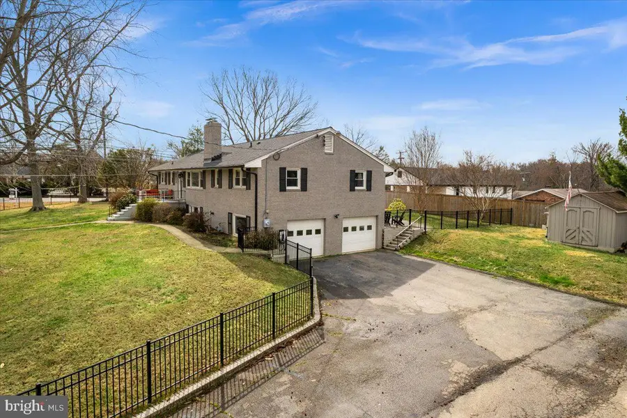 8912 Dogue Dr, Alexandria, VA 22309 - #3