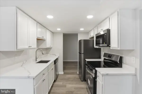 10220 Bushman Dr #8203, OAKTON, VA 22124