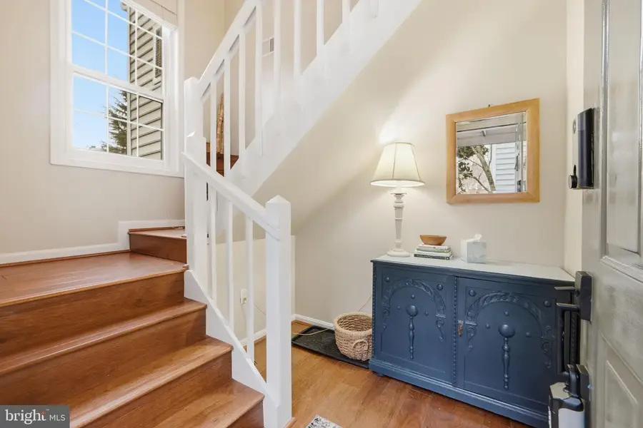 10024 Oakton Terrace Rd, Oakton, VA 22124 - #3