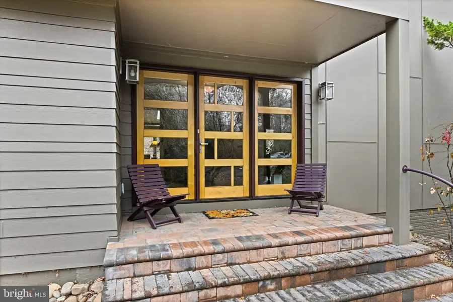 11698 Fox Glen Dr, Oakton, VA 22124 - #2