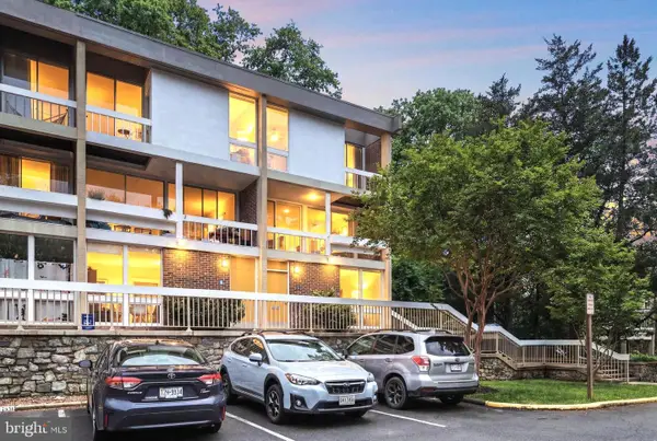 11587 Maple Ridge Rd, RESTON, VA 20190