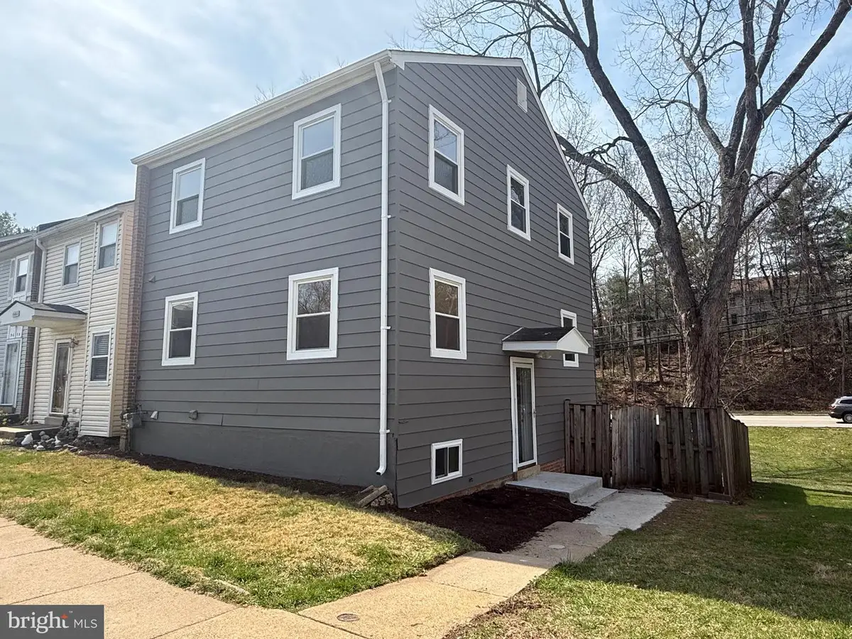 9662 Westport Ln, Burke, VA 22015 - #1