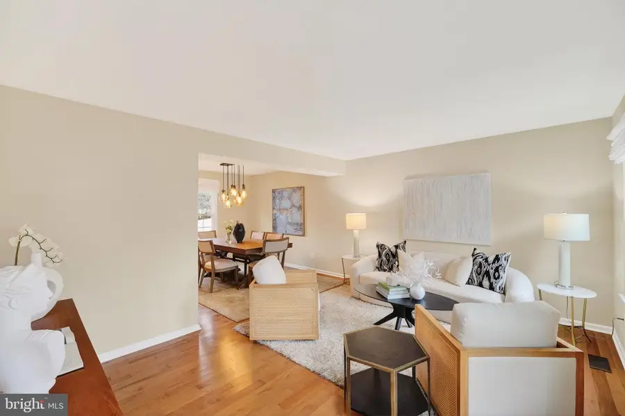 2295 Shawn Ct, Dunn Loring, VA 22027 - #3