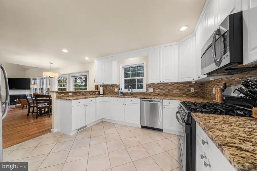 2784 Devonshire Garden Ct, Falls Church, VA 22042 - #3