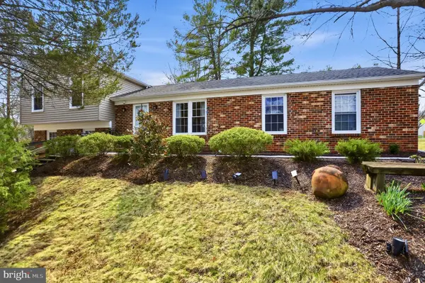 13501 King Charles Dr, CHANTILLY, VA 20151