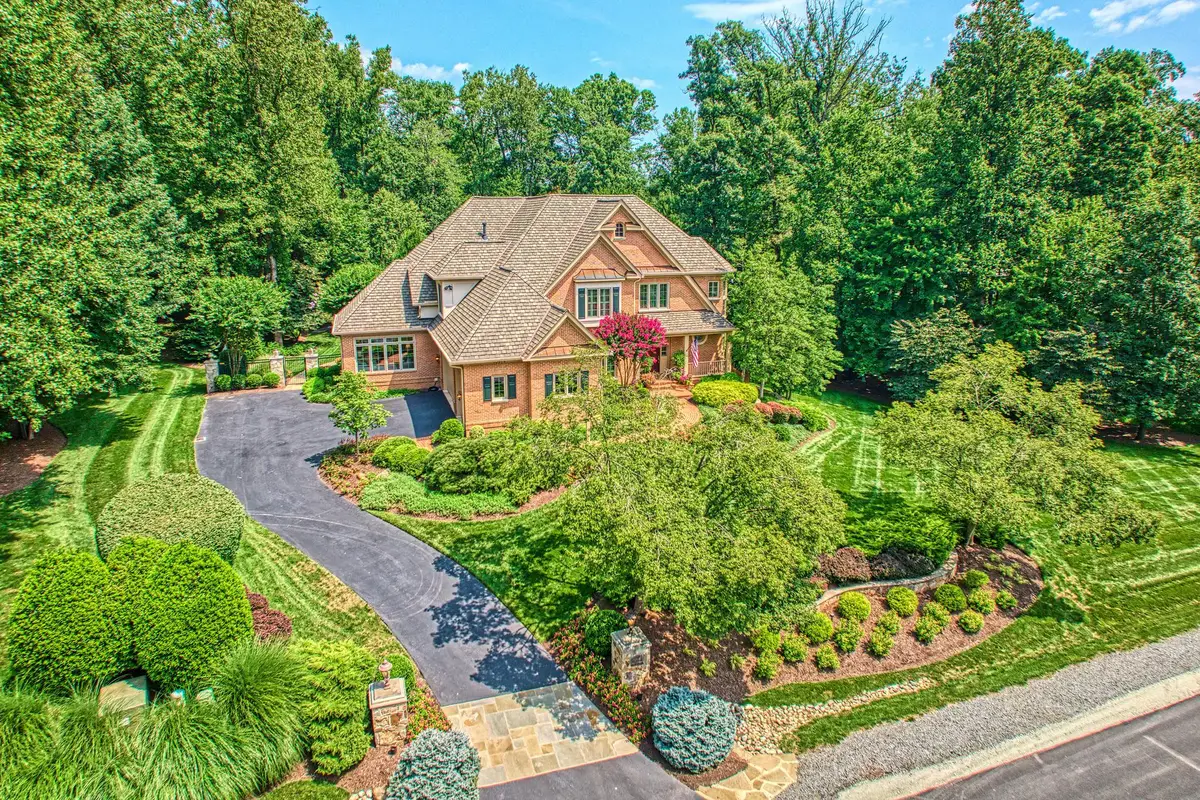 10914 Shallow Creek Dr, Great Falls, VA 22066 - #1