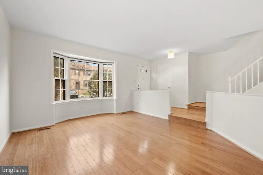 2880 Kelly Sq, Vienna, VA 22181 - #3