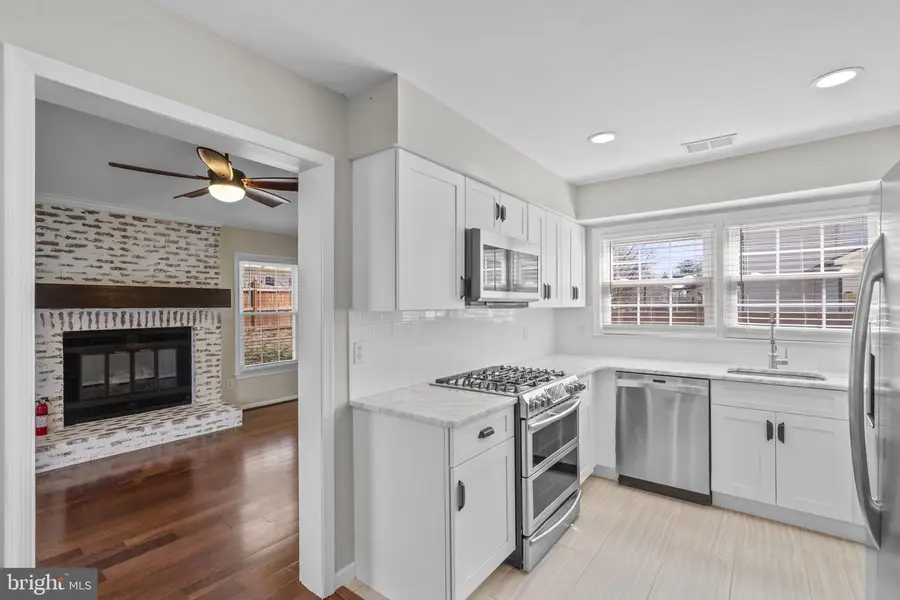 14420 Awbrey Patent Dr, Centreville, VA 20120 - #2