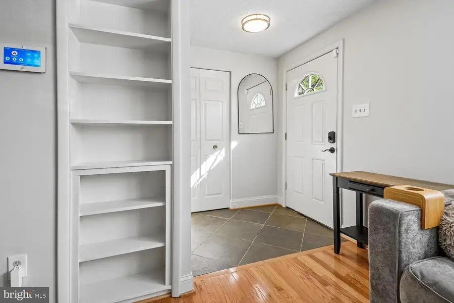 8160 Curving Creek Ct, Springfield, VA 22153 - #3