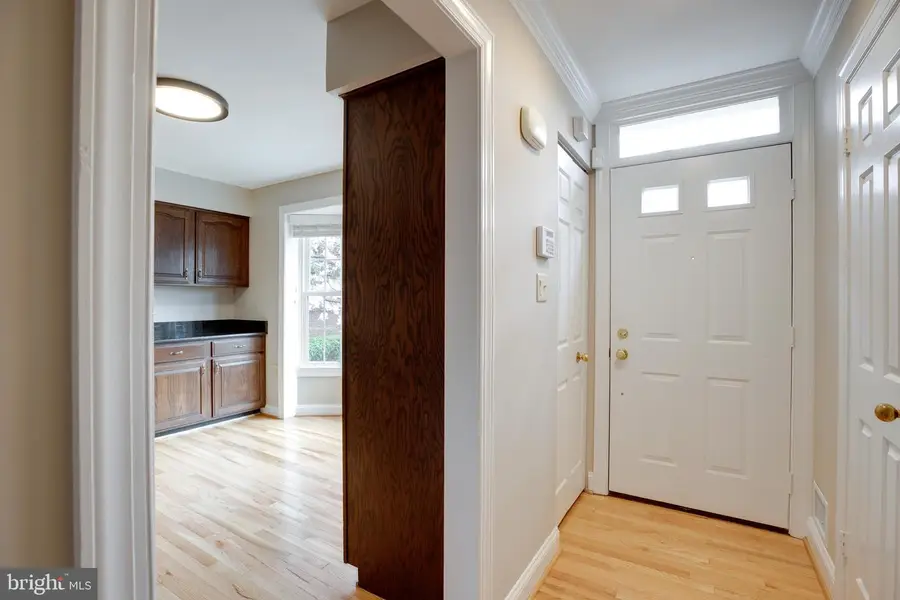 6502 Westhaven Ln, Springfield, VA 22150 - #2