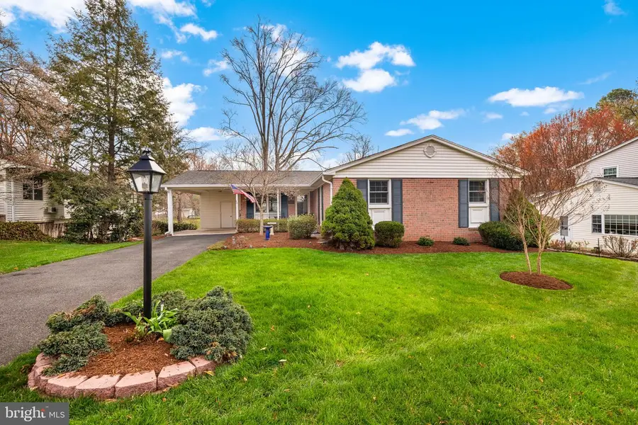 6964 Conservation Dr, Springfield, VA 22153 - #2