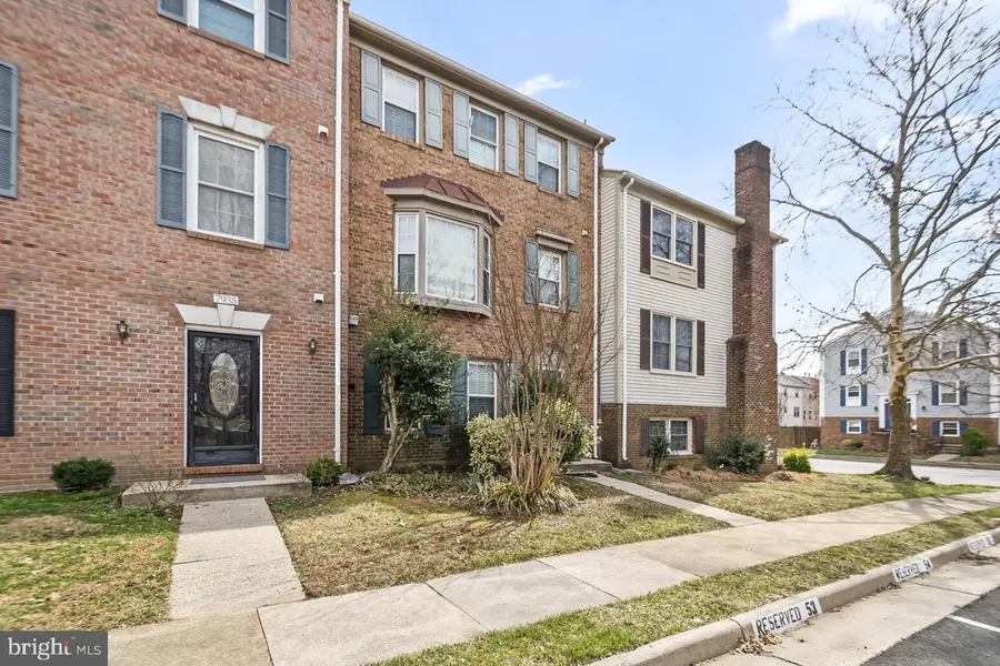 7937 Edinburgh Dr, Springfield, VA 22153 - #3