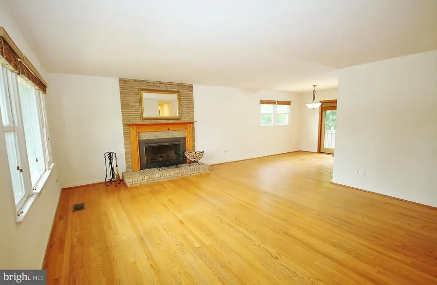 5504 Inverchapel Rd, Springfield, VA 22151 - #2