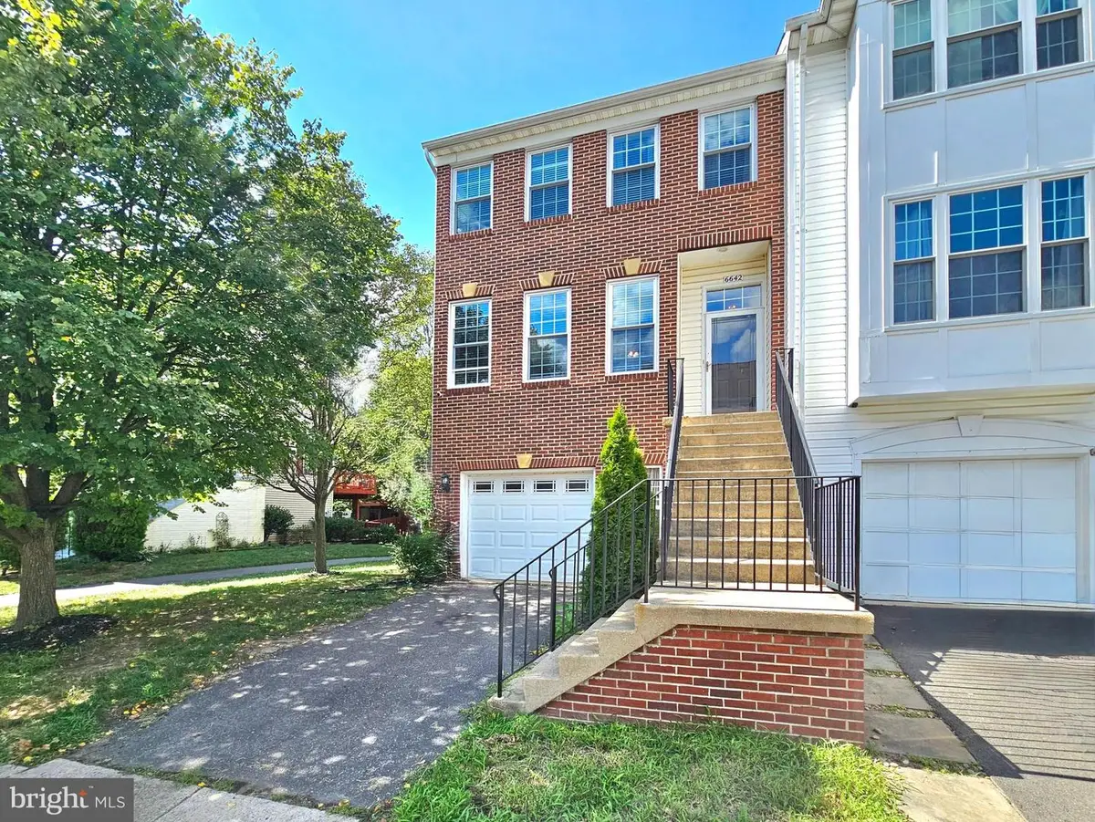 6642 Patent Parish Ln, Alexandria, VA 22315 - #1