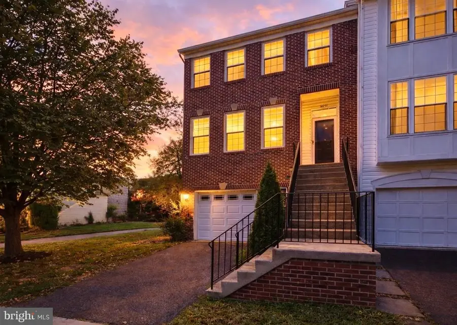 6642 Patent Parish Ln, Alexandria, VA 22315 - #2