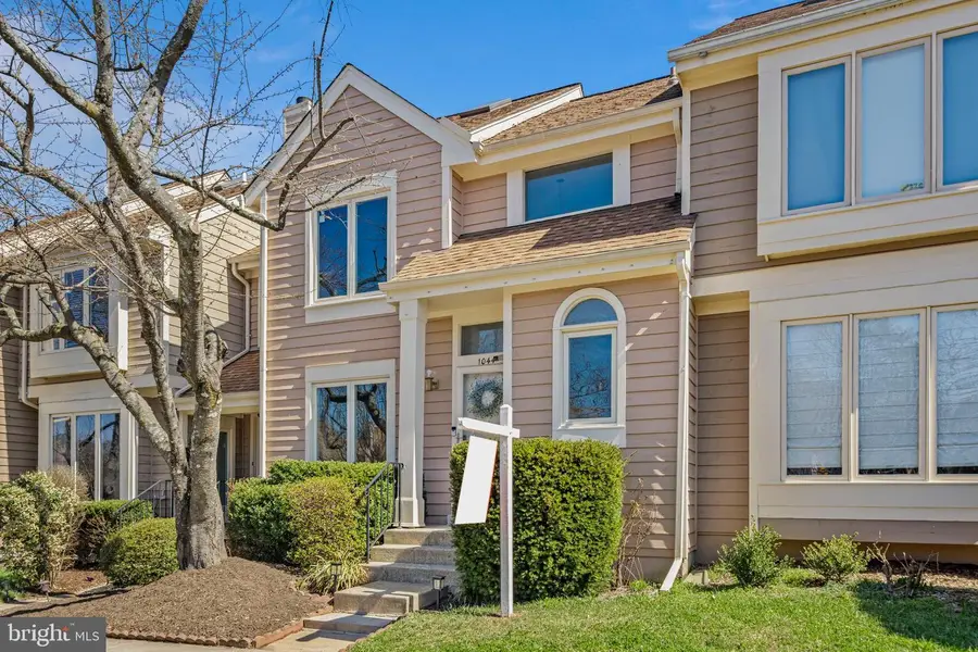 1044 Trevino Ln, Herndon, VA 20170 - #3