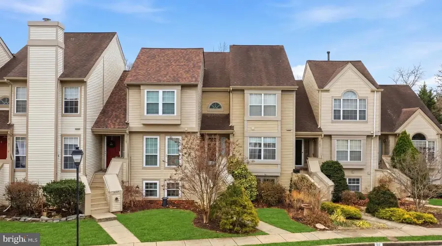 6185 Stonepath Cir, Centreville, VA 20120 - #2