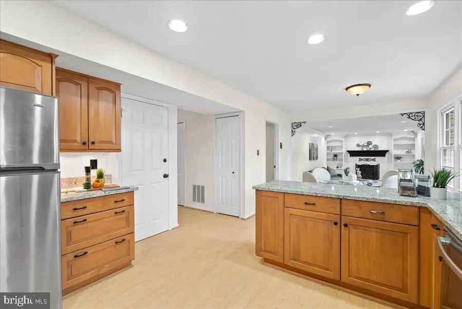 7596 Ruxton Dr, Springfield, VA 22153 - #3