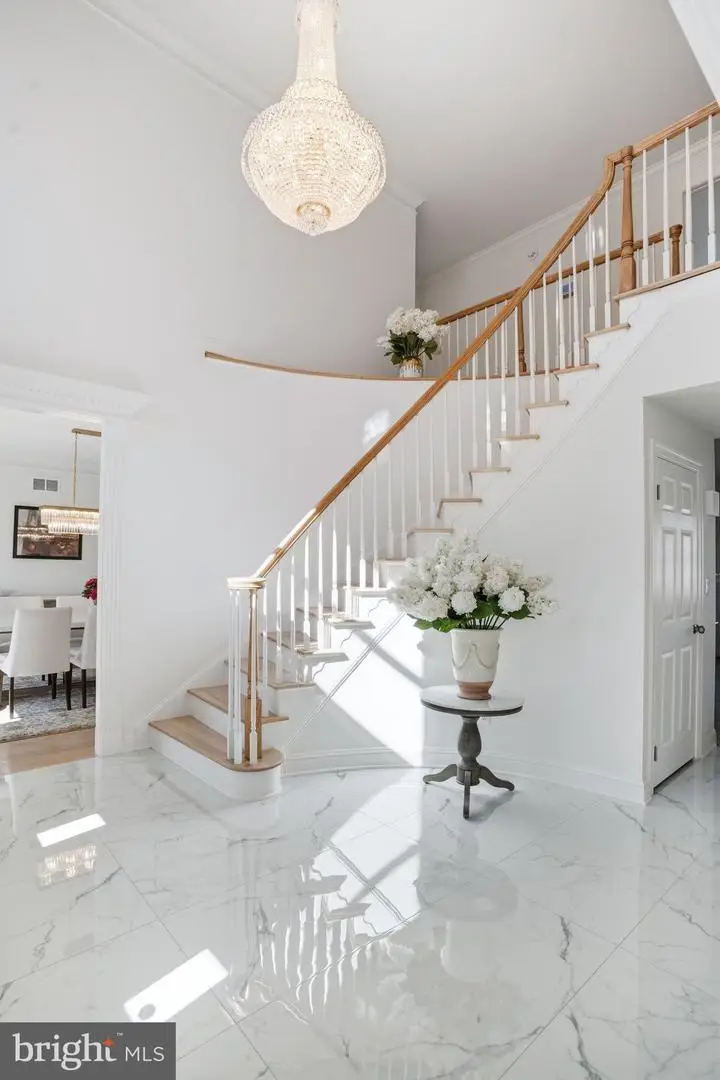 10500 Coving Cross Ln, Vienna, VA 22182 - #3