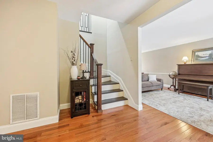 11713 Ayreshire Rd, Oakton, VA 22124 - #3