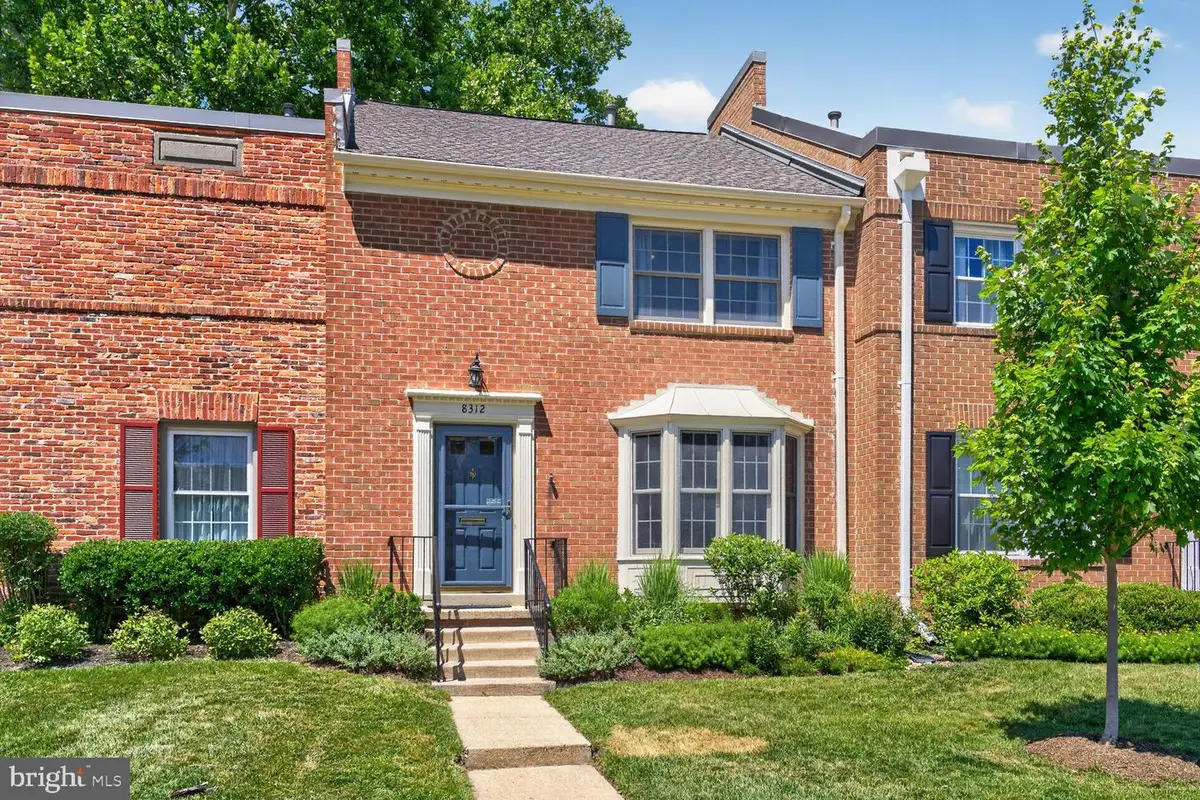 8312 Wickham Rd, Springfield, VA 22152 - #1