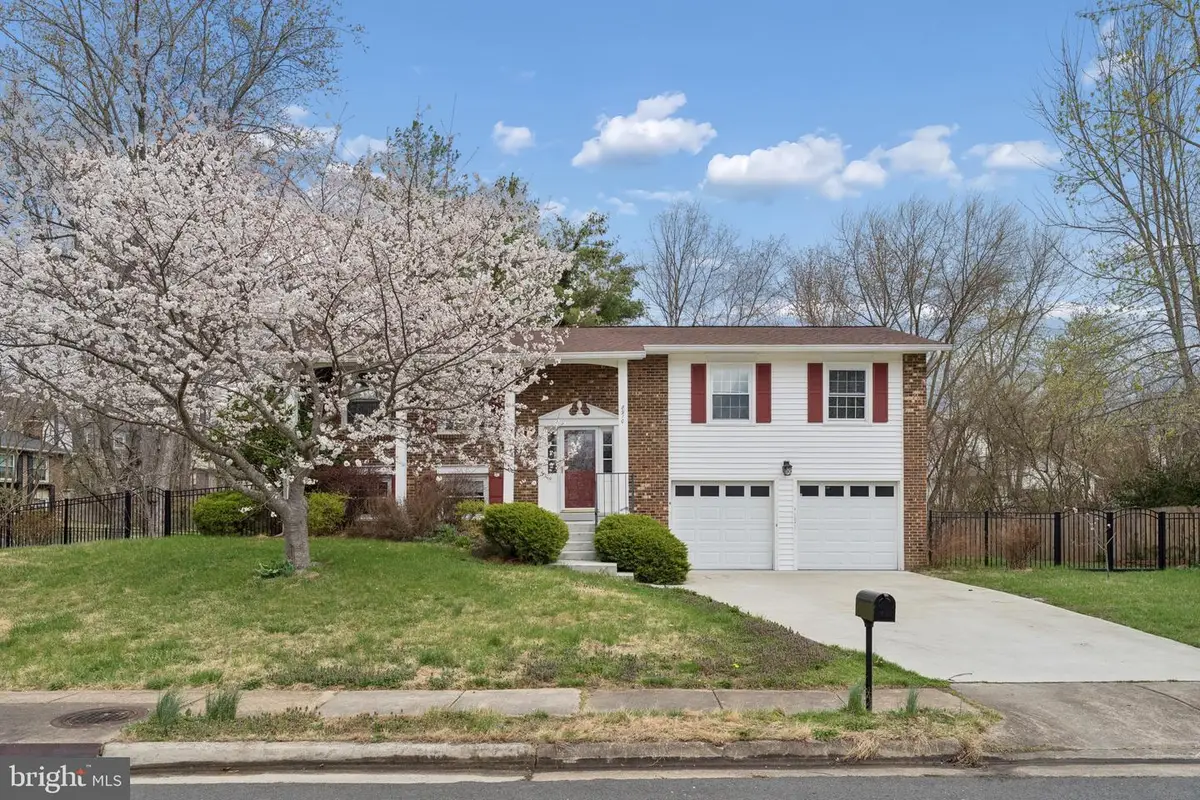 8910 Spur Rd, Springfield, VA 22153 - #1