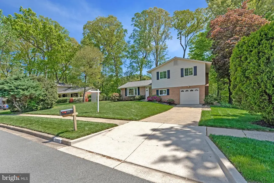 5392 Gainsborough Dr, Fairfax, VA 22032 - #3