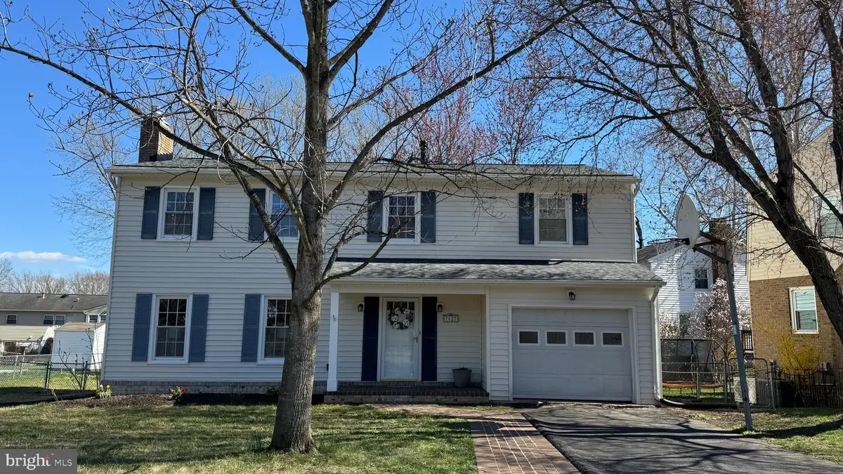 7627 Luton Pl, Alexandria, VA 22315 - #1