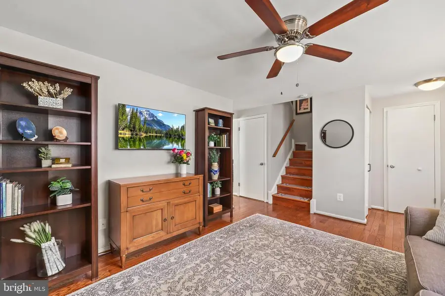3145 Ellenwood Dr, Fairfax, VA 22031 - #3