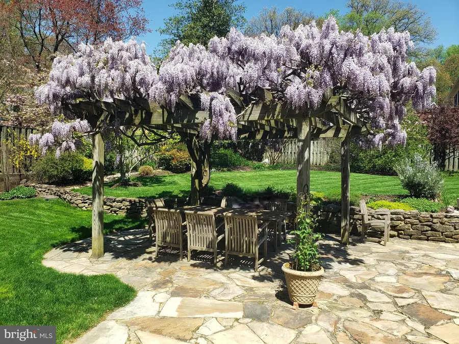 2707 Pioneer Ln, Falls Church, VA 22043 - #2