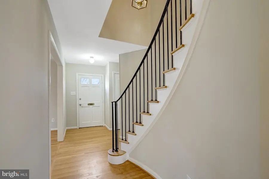 8523 Lakinhurst Ln, Springfield, VA 22152 - #3