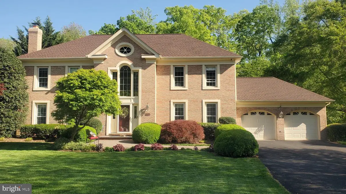 9527 Crosspointe Dr, Fairfax Station, VA 22039 - #1