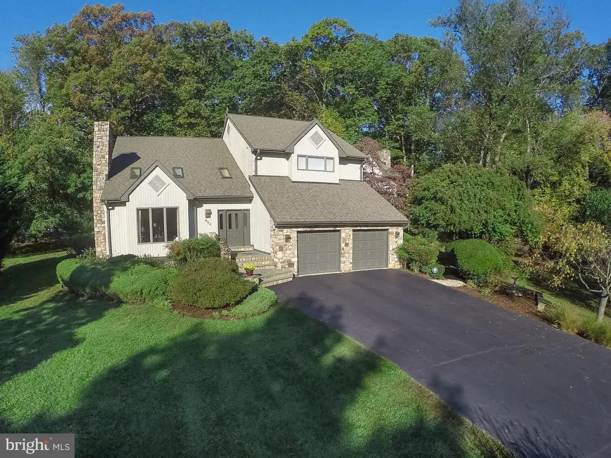 904 Falls Bridge Ln, Great Falls, VA 22066 - #1