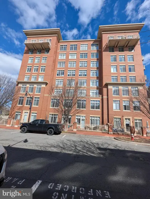 4490 Market Commons Dr #110, FAIRFAX, VA 22033