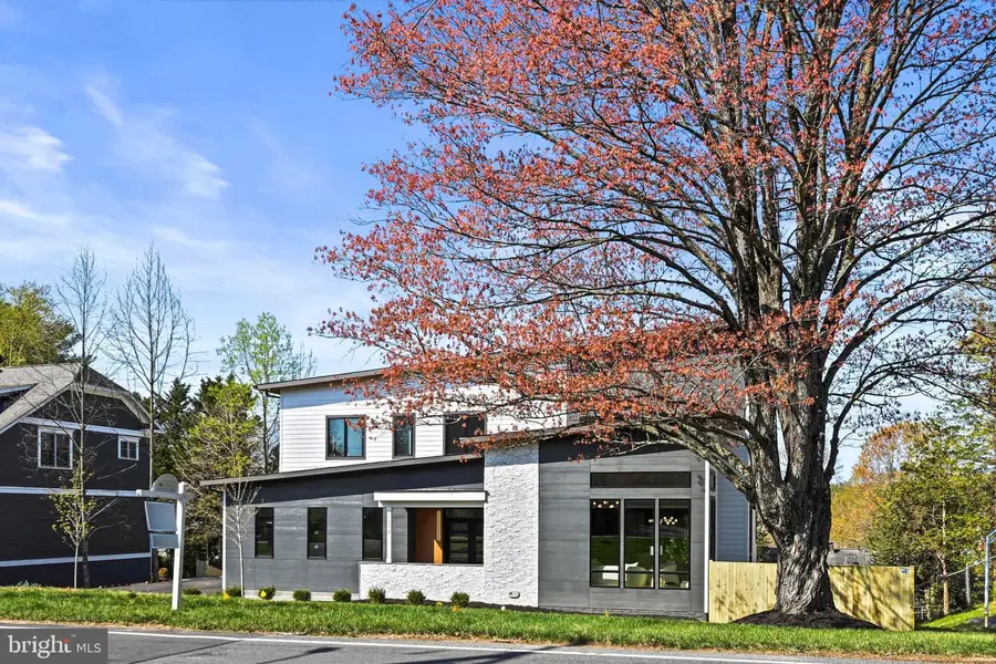 1052 Balls Hill Rd, McLean, VA 22101 - #2