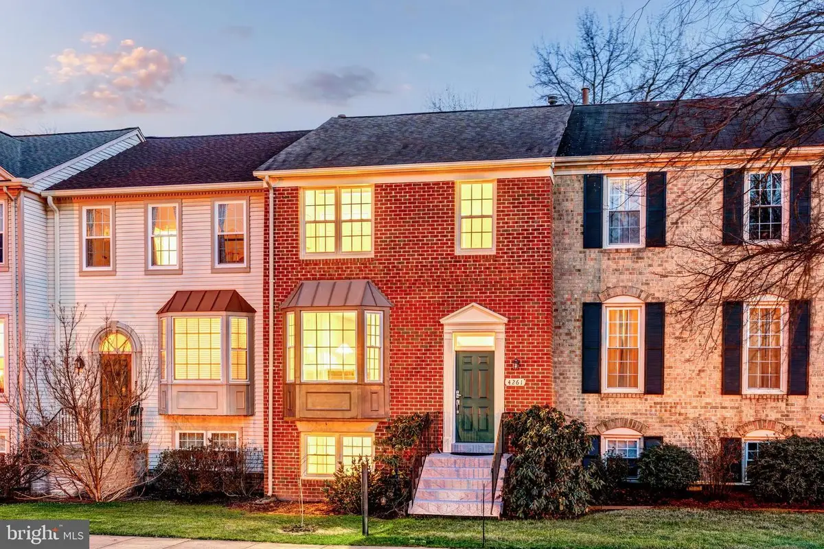 4261 Fox Lake Dr, Fairfax, VA 22033 - #1