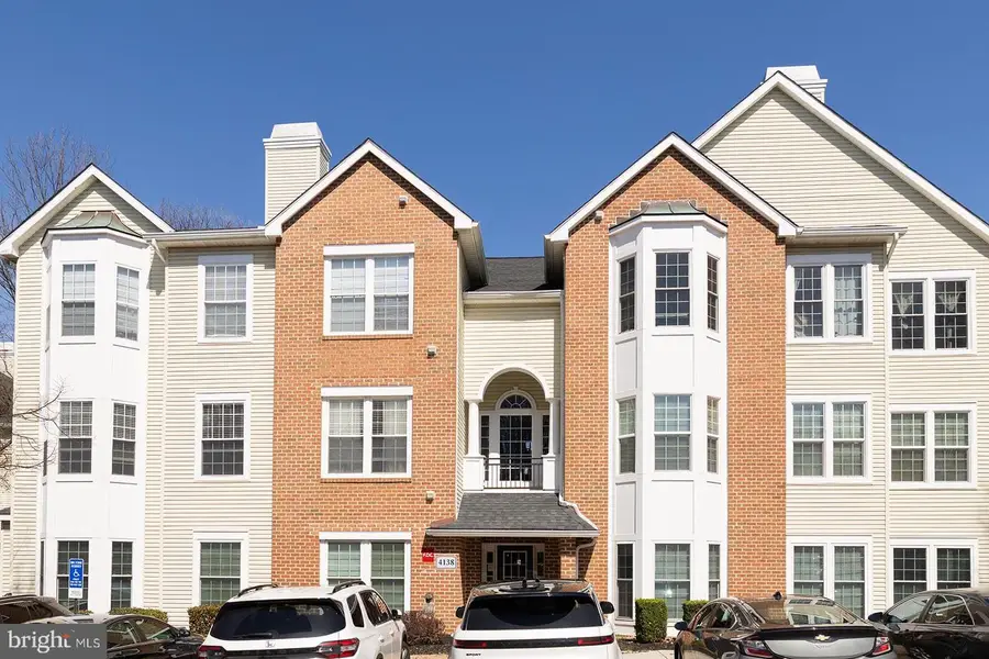 4138 Fountainside Ln #201, Fairfax, VA 22030 - #2