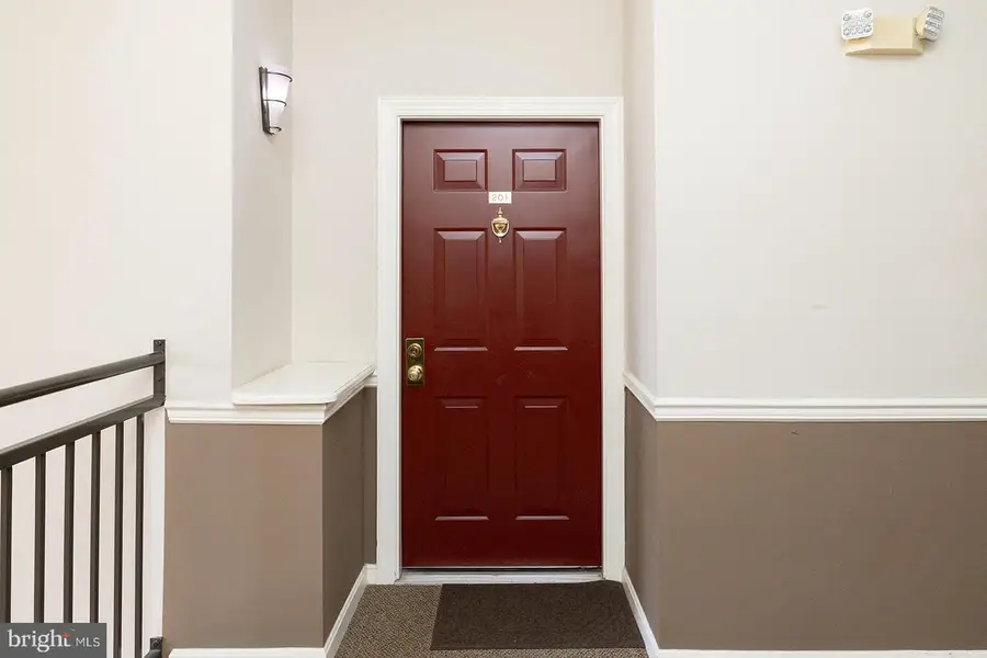 4138 Fountainside Ln #201, Fairfax, VA 22030 - #3