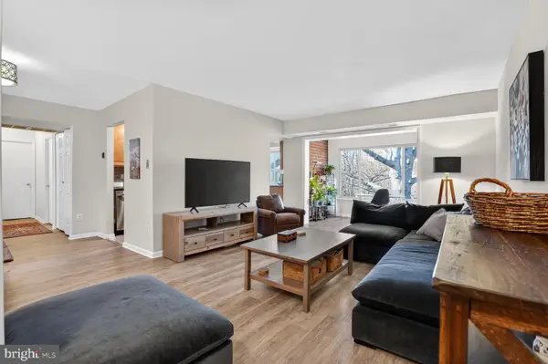 10200 Bushman Dr #121, OAKTON, VA 22124