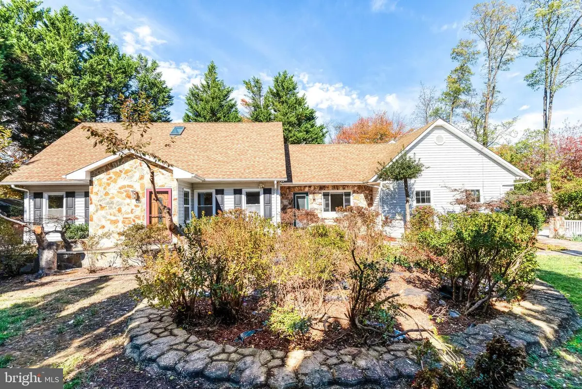 9720 Five Oaks Rd, Fairfax, VA 22031 - #1