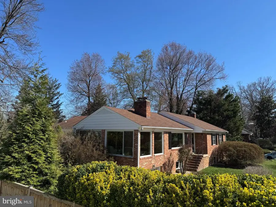 2807 Maple Ln, Fairfax, VA 22031 - #3