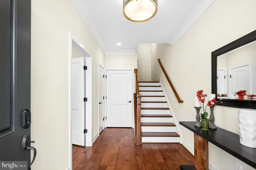 151 Center S #1, Vienna, VA 22180 - #3