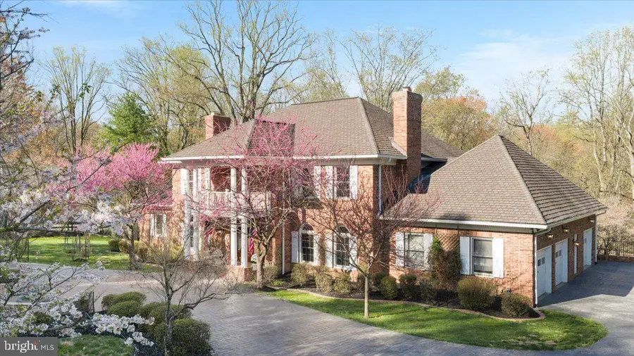 532 Walker Rd, Great Falls, VA 22066 - #2