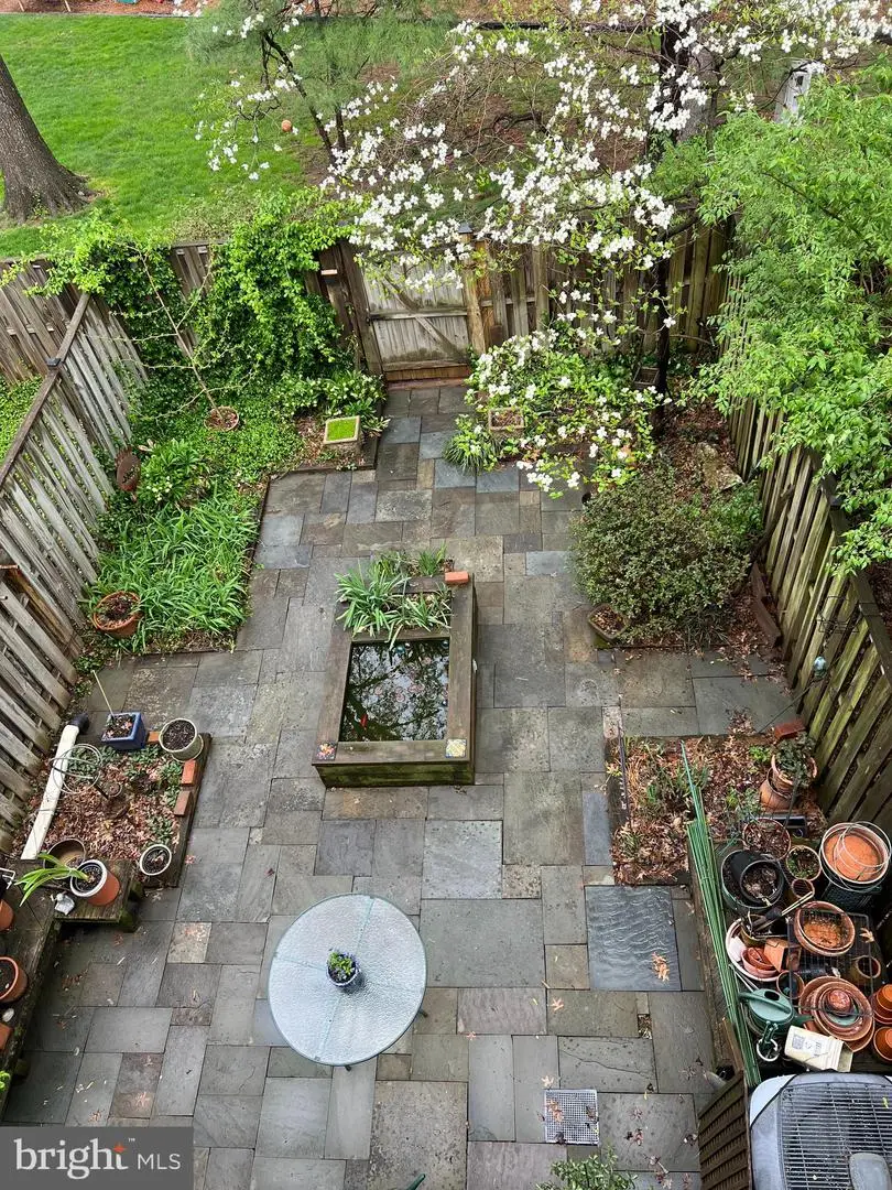 229 Commons Dr Nw, Vienna, VA 22180 - #2