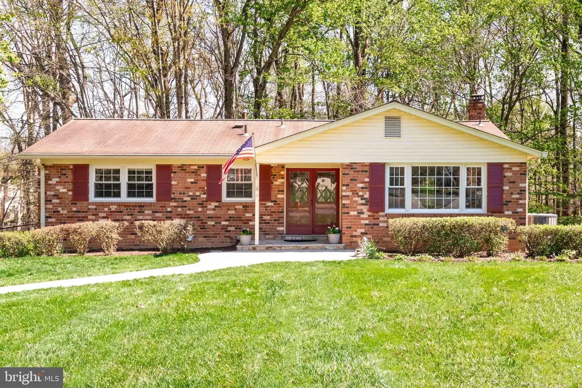 8709 Powder Horn Rd, Springfield, VA 22152 - #1