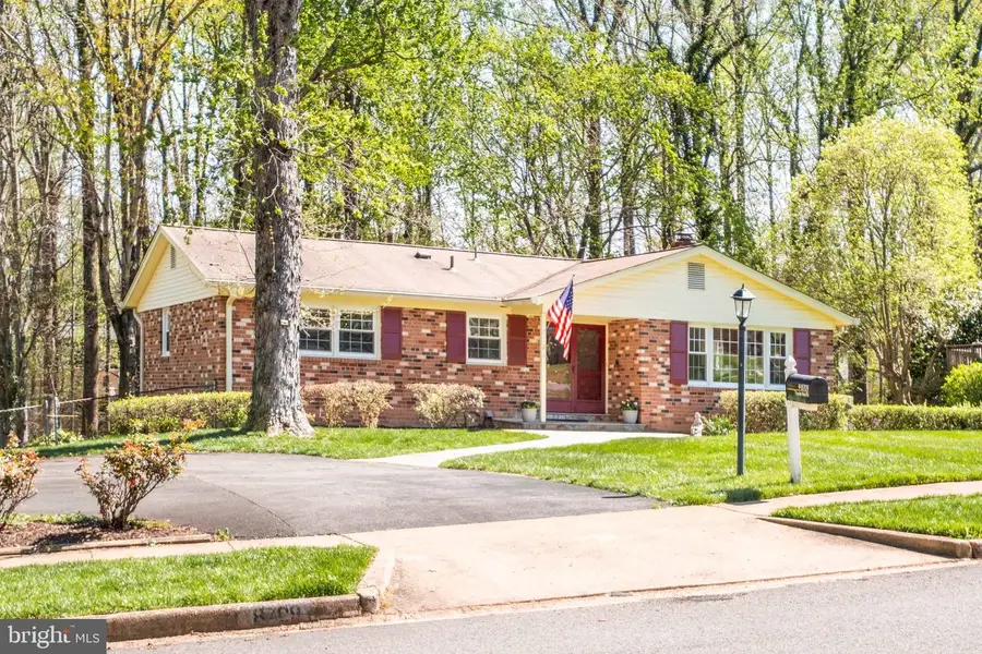 8709 Powder Horn Rd, Springfield, VA 22152 - #3