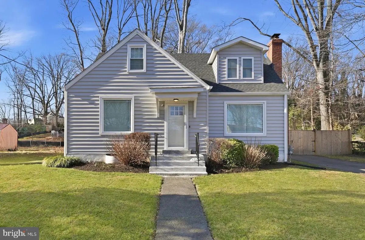 6710 Oak Dr, Alexandria, VA 22306 - #1