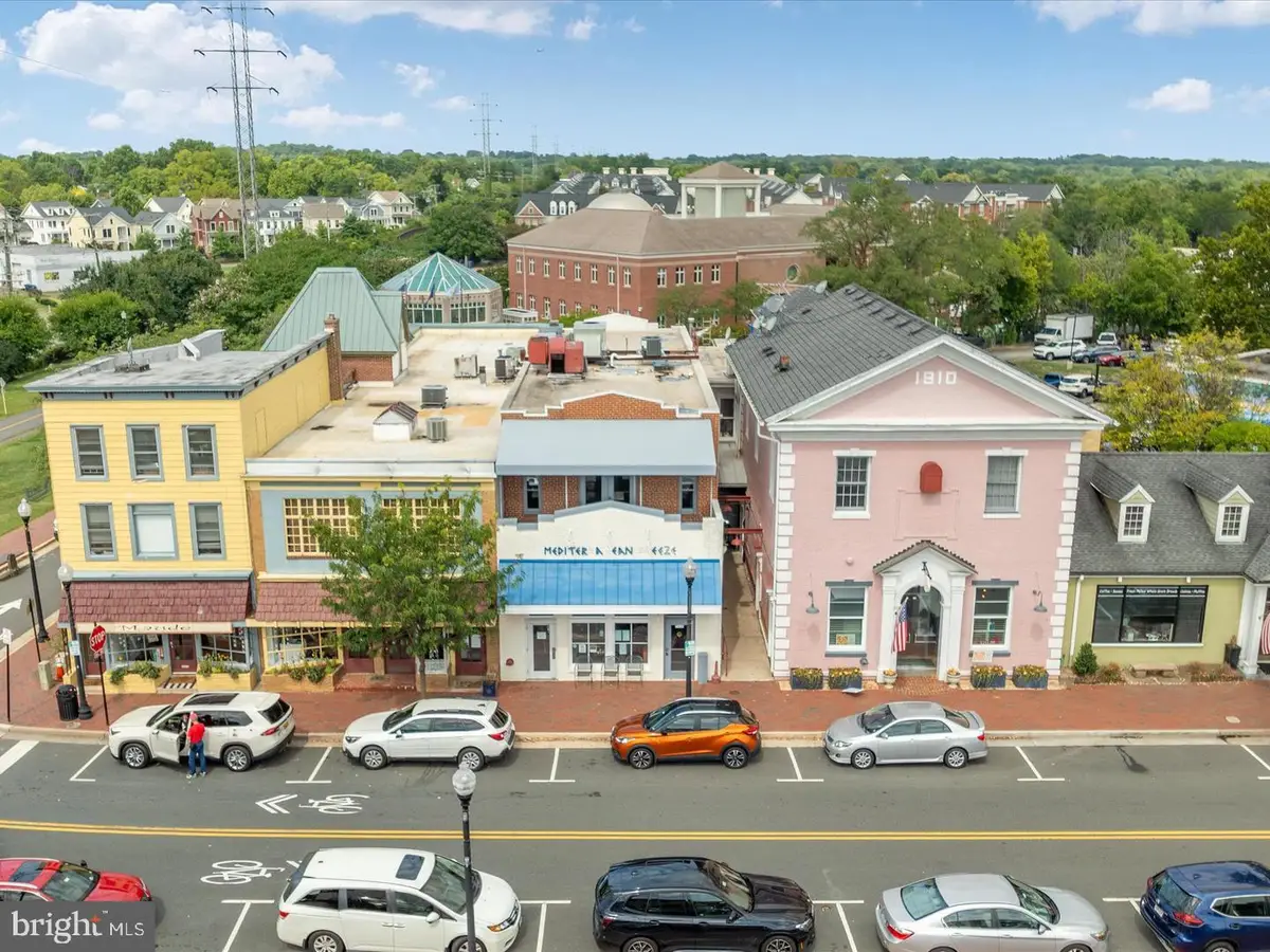 408 Woodgrove Ct, Herndon, VA 20170 - #1