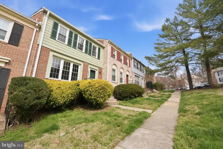 2432 Windbreak Dr, Alexandria, VA 22306 - #2